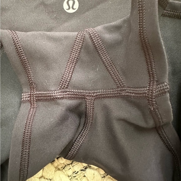 Lululemon In Movement Biker Shorts Everlux 2.5" Size 4 in Black. - Picture 7 of 9